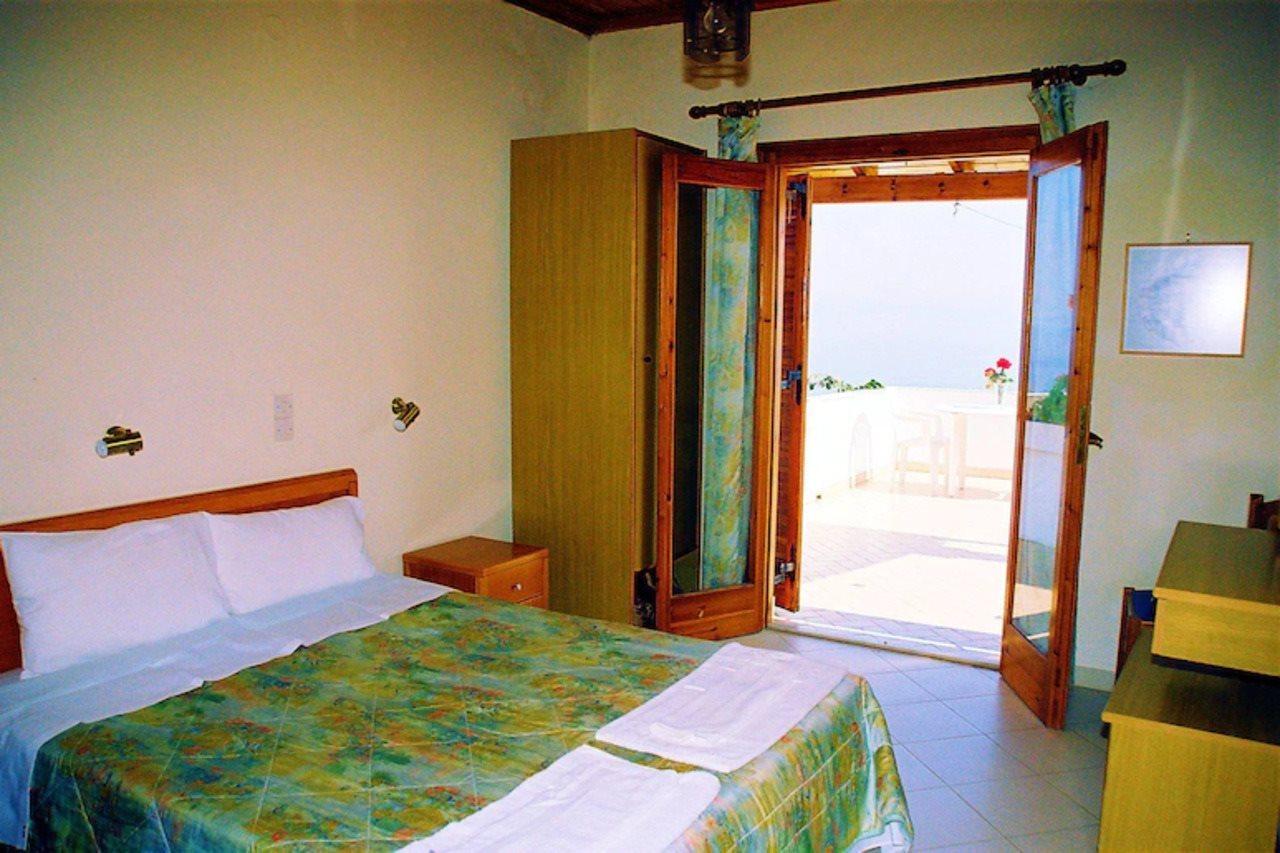 Dionysos Apartments Apraos Bagian luar foto