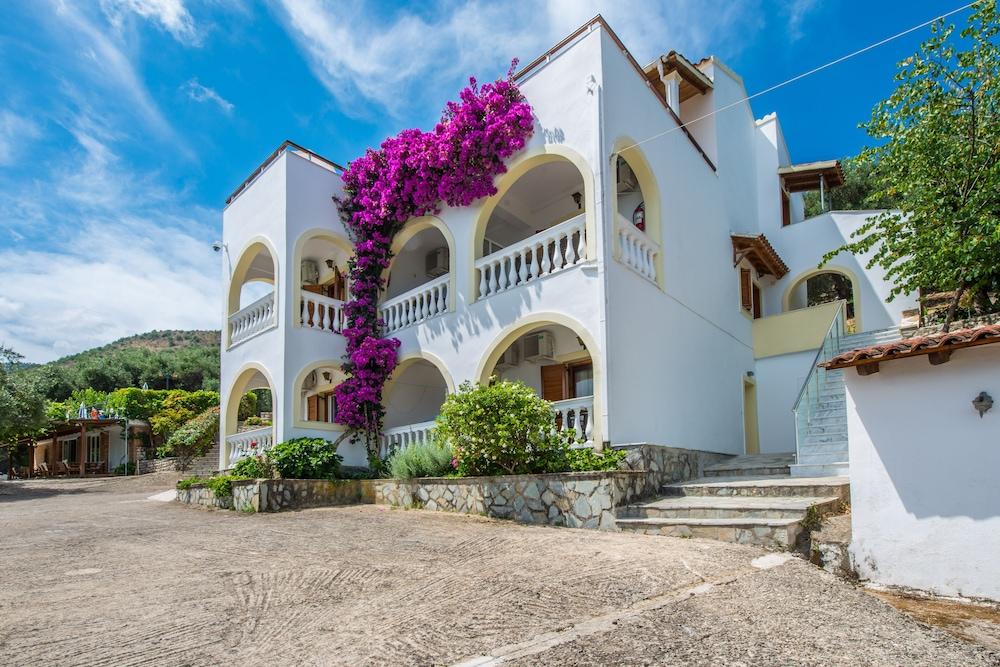 Dionysos Apartments Apraos Bagian luar foto