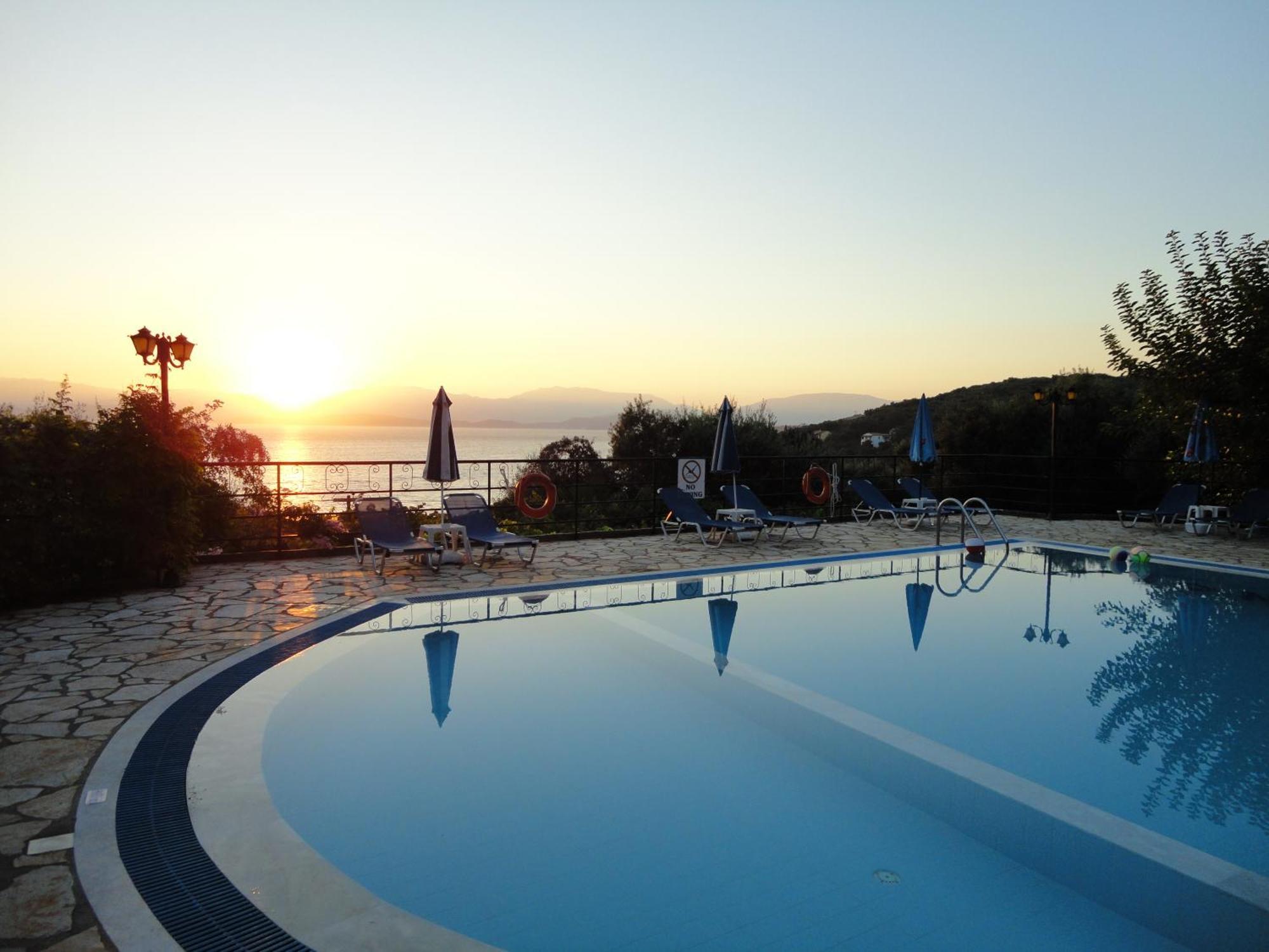 Dionysos Apartments Apraos Bagian luar foto