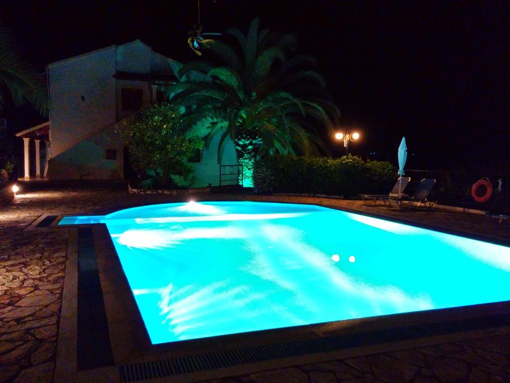 Dionysos Apartments Apraos Ruang foto