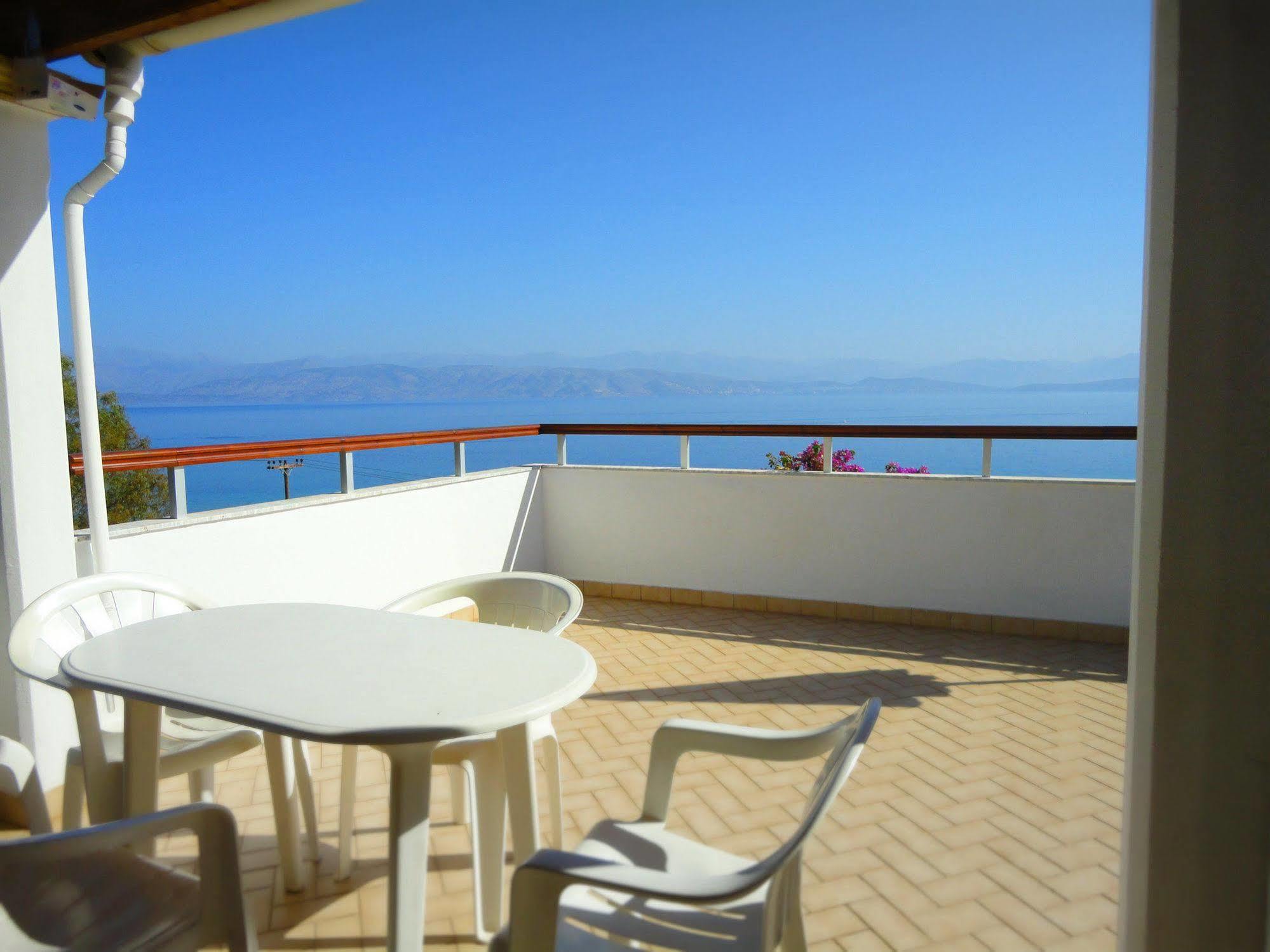 Dionysos Apartments Apraos Bagian luar foto