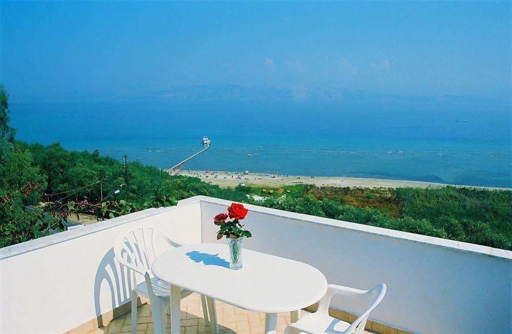 Dionysos Apartments Apraos Bagian luar foto